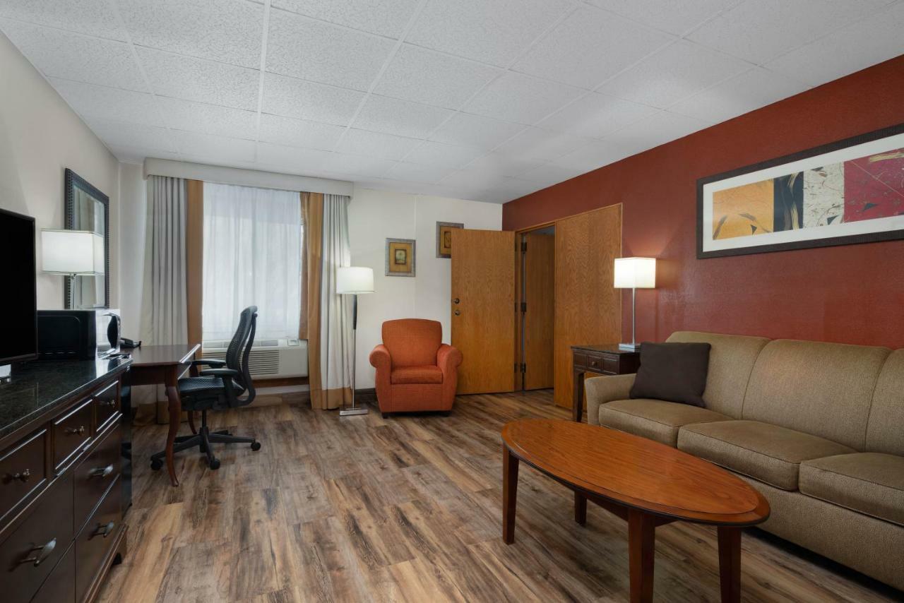 Ramada By Wyndham Albert Lea Exterior foto